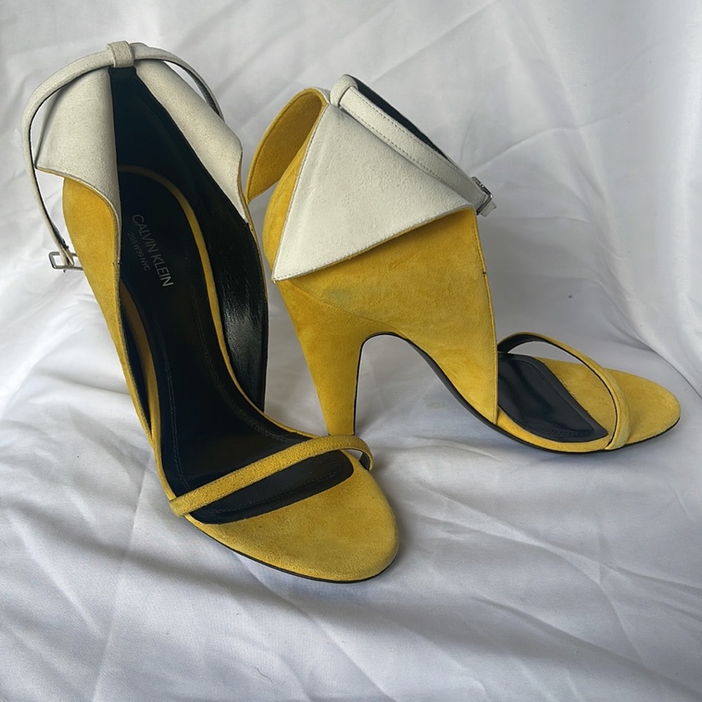 NWT Calvin Klein Yellow pumps
